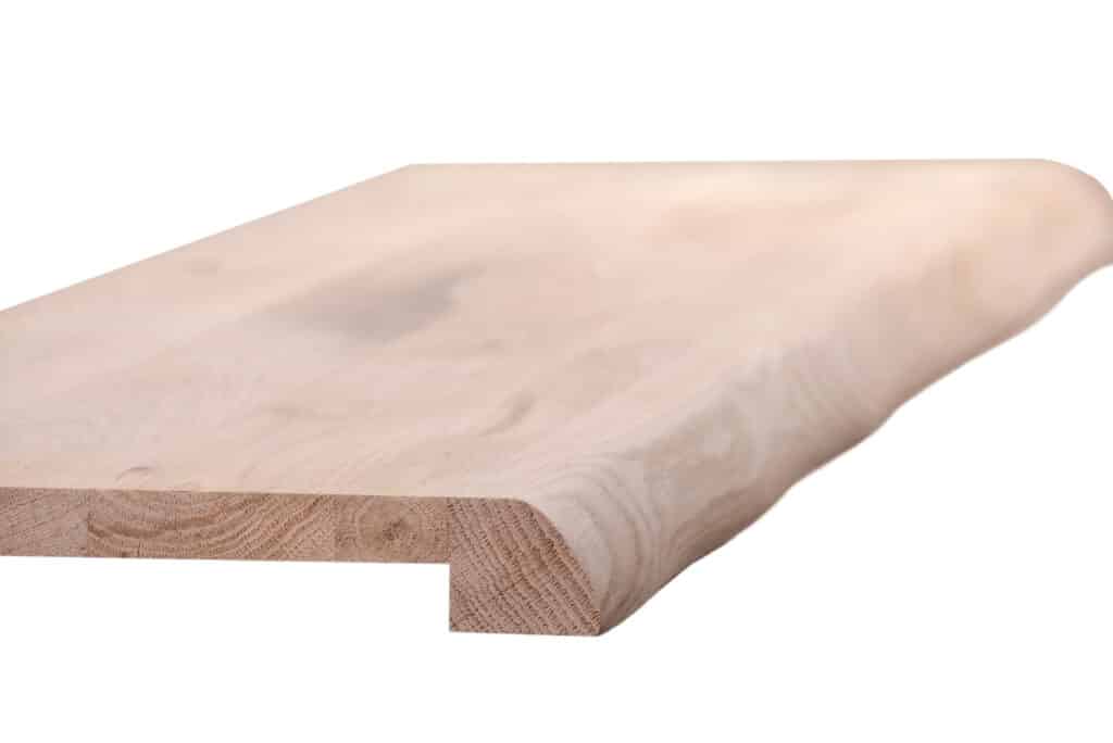 overzet vensterbanken met boomstamrand