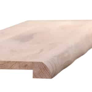 overzet vensterbanken met boomstamrand